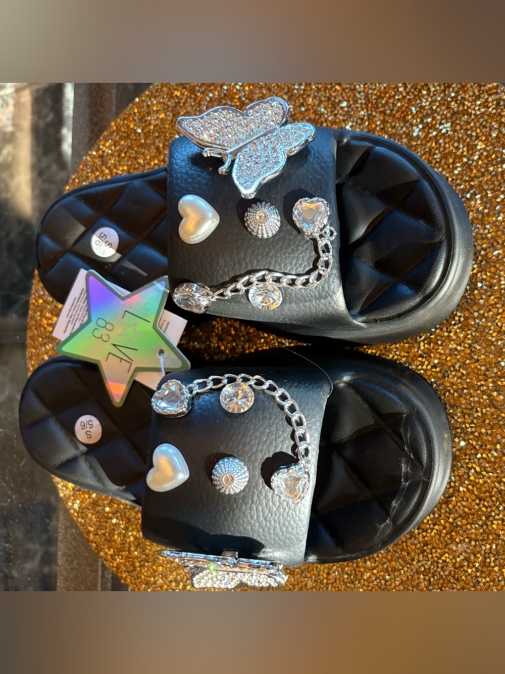 Love 83 NWT Women’s Black Quilted Sandals/embellished stones/chain Size 5-6 - Picture 7 of 7